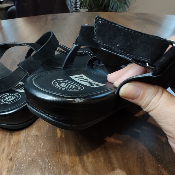 FitFlop Lumy Criss Cross Sandals with Studs - Black - Size US9 - good condition! - Picture 10 of 12